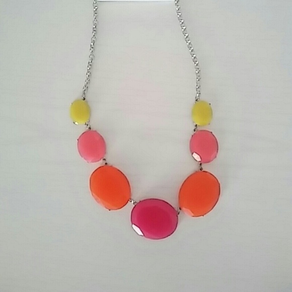 Spring statement necklace - Picture 6 of 6